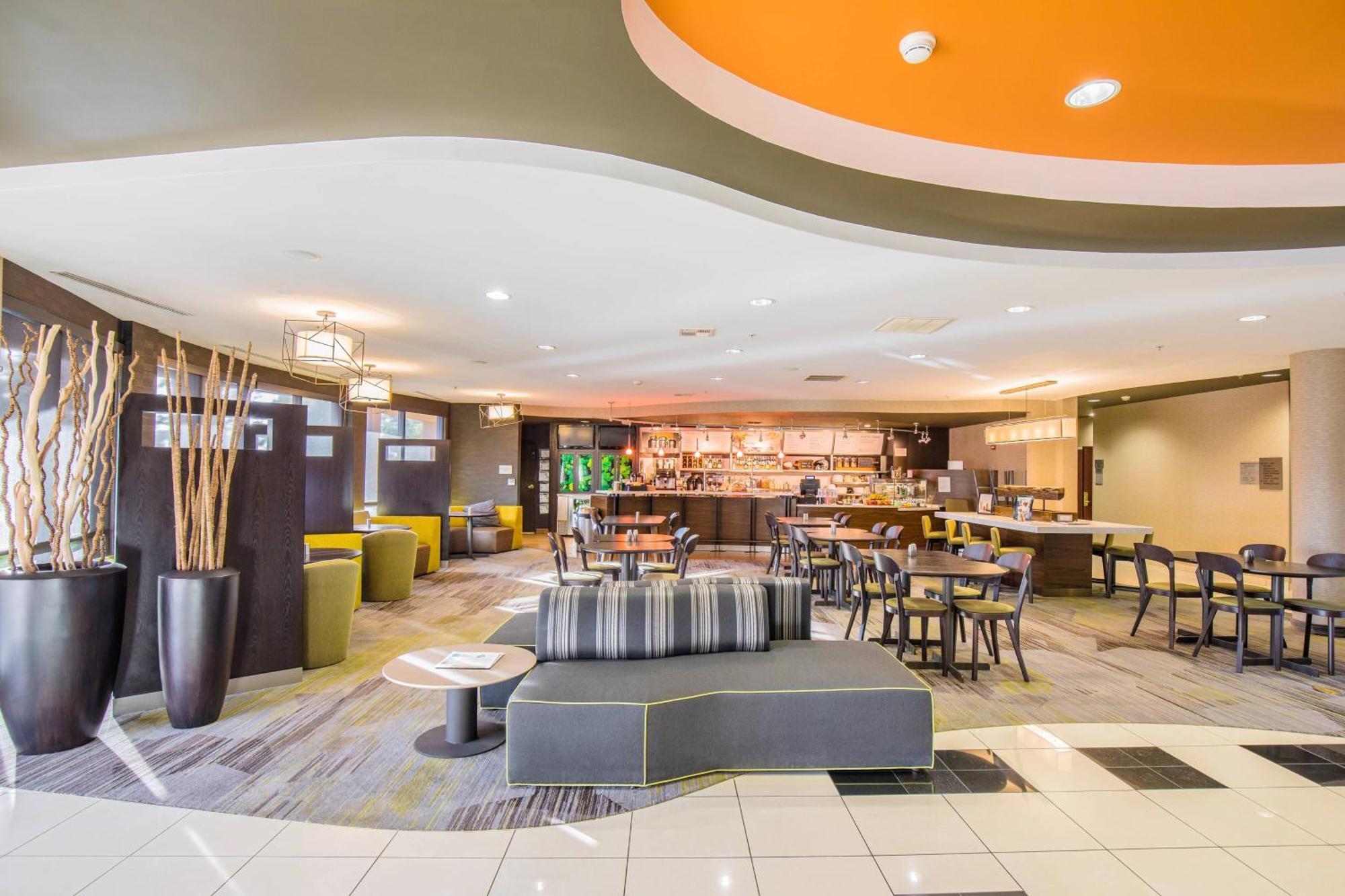 Courtyard By Marriott Мърсед Екстериор снимка