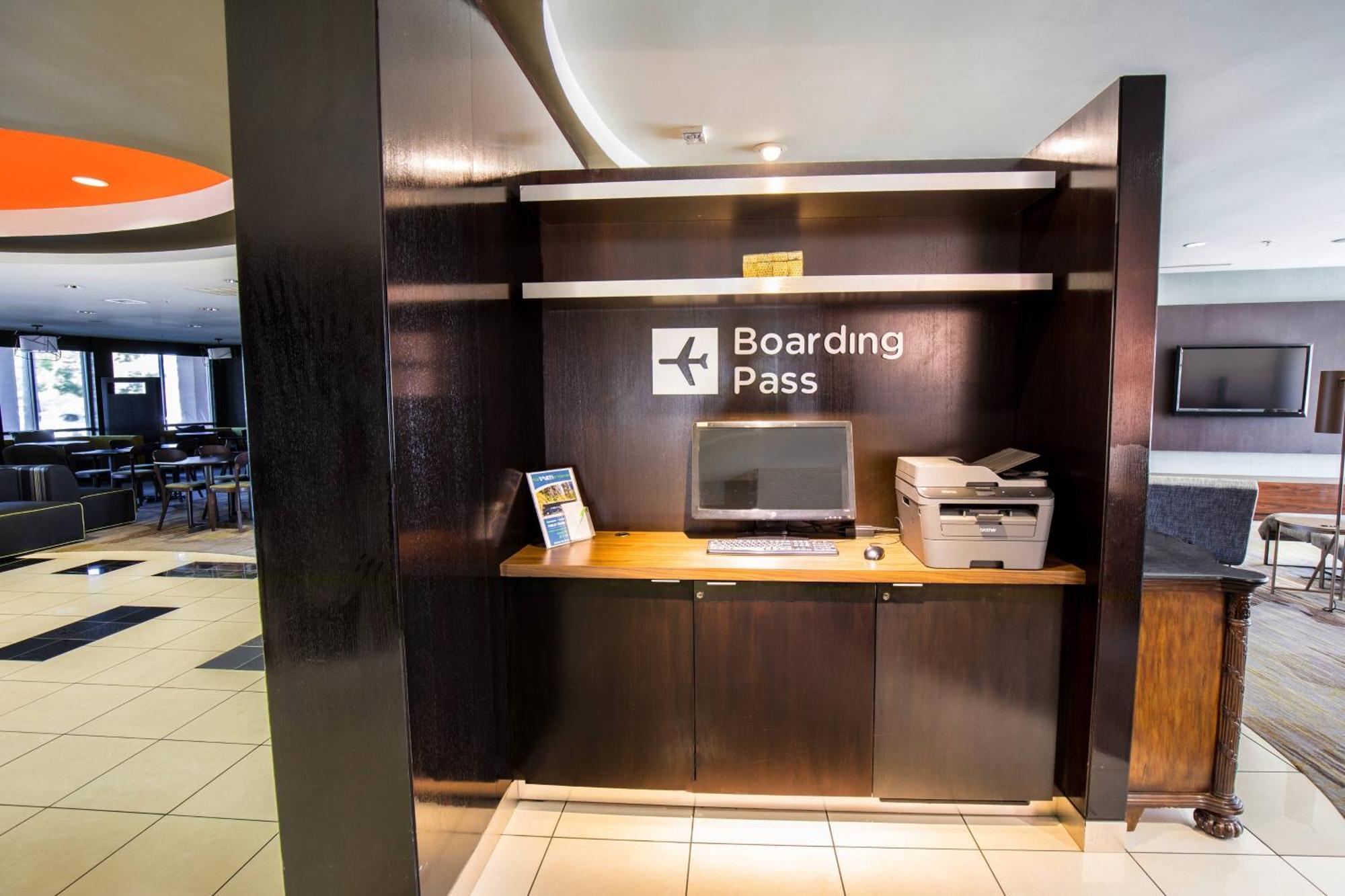 Courtyard By Marriott Мърсед Екстериор снимка