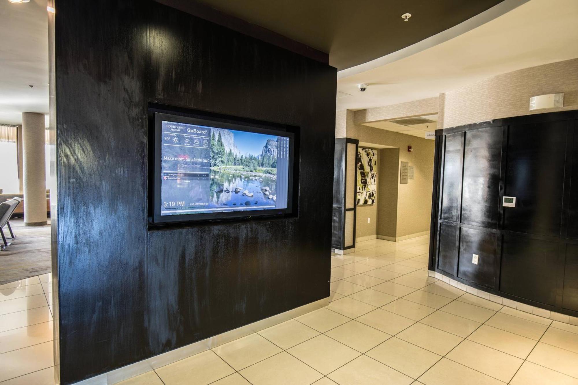 Courtyard By Marriott Мърсед Екстериор снимка