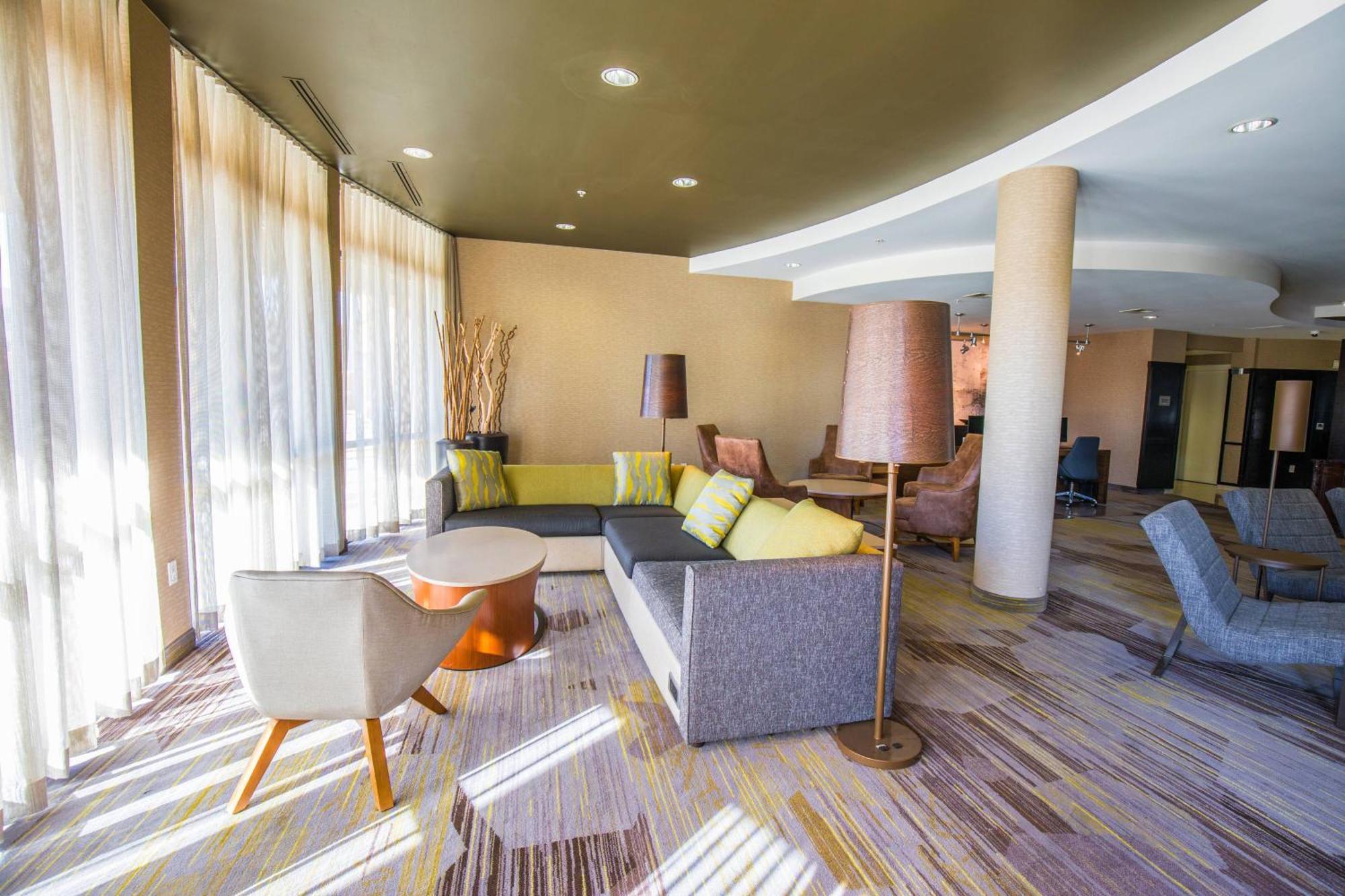 Courtyard By Marriott Мърсед Екстериор снимка