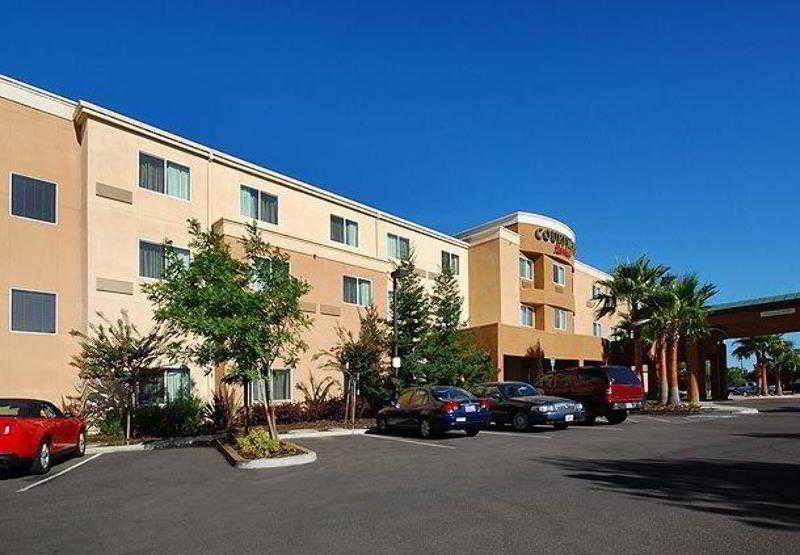 Courtyard By Marriott Мърсед Екстериор снимка